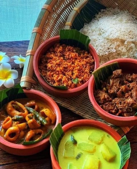 Sri Lanka Delicious Food & Relaxtation At room 5 min walk sea Villa in Mirissa