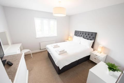 Space Apartments - Quiet Colchester Two Bed Coach House Apartment in Colchester