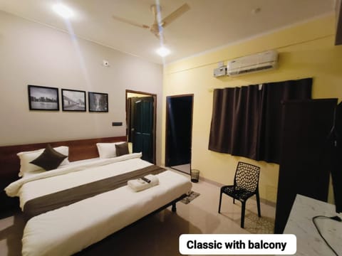 Bed, Photo of the whole room, Bedroom, air conditioner