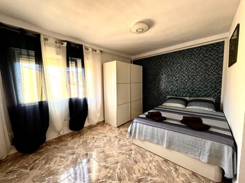 Bed, Photo of the whole room, Bedroom, wardrobe, air conditioner