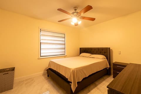 Bed, Photo of the whole room, Bedroom, air conditioner