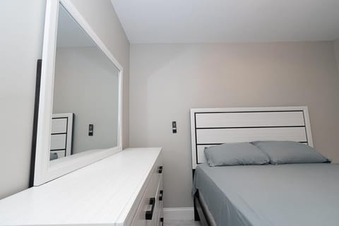 Bed, Photo of the whole room, Bedroom, air conditioner