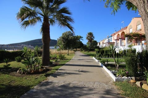 Natural landscape, Garden, Street view, Quiet street view