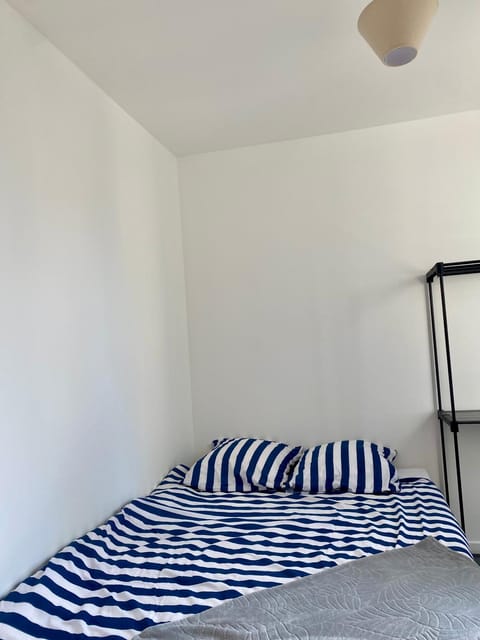 Chambre d'hôtes équipée et neuve Vacation rental in Drancy