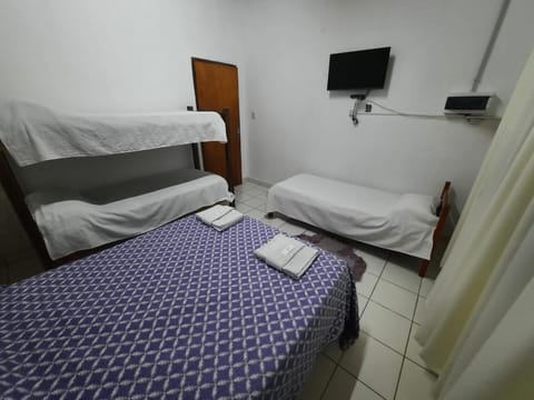 Bed, TV and multimedia, Photo of the whole room, Bedroom, towels, air conditioner