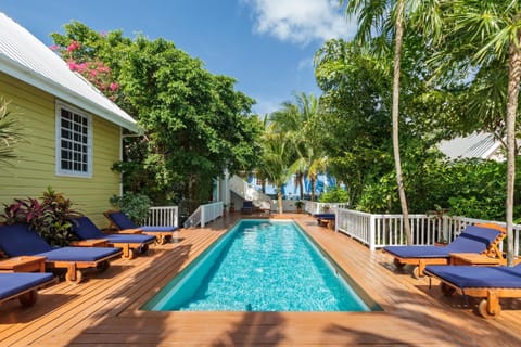 Weezie's Ocean Front Hotel and Garden Cottages Hôtel in Belize District