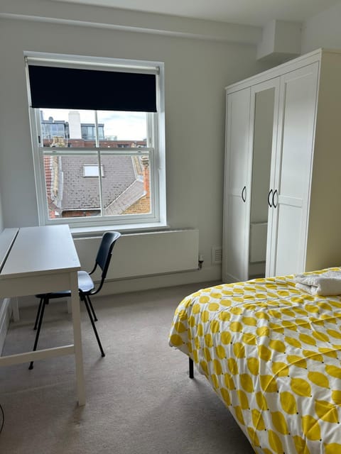 Luxury Two Bedroom Three Beds Apartment in Central Guildford Apartment in Guildford