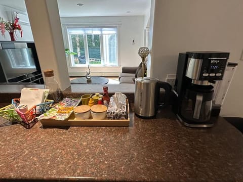 Coffee/tea facilities, Kitchen or kitchenette, Food and drinks, Food, minibar, oven, toaster