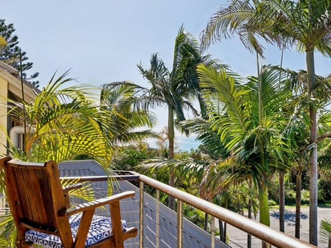 View (from property/room), Balcony/Terrace, Beach