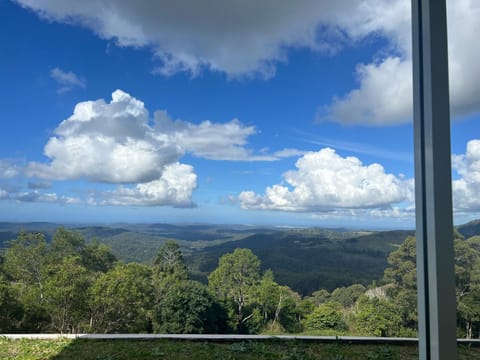 Sky high luxury estate Maison in Balmoral Ridge