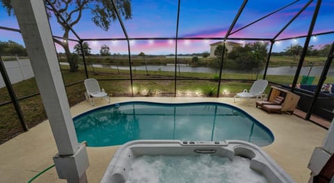 Waterfront Resort, Heated Pool, Hot Tub, Game Room Villa in Largo