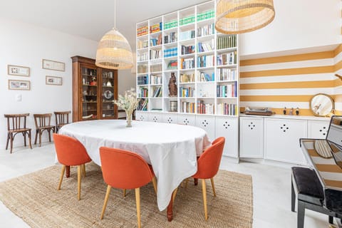 Library, Seating area, Dining area