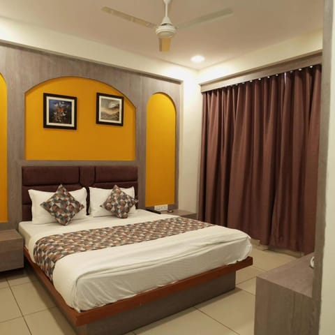 Hotl Sunsky Hotel in Vadodara