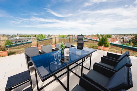 Day, View (from property/room), Balcony/Terrace, Seating area, Dining area