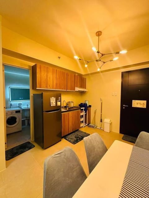 Meteor Suites Apartment in Las Pinas