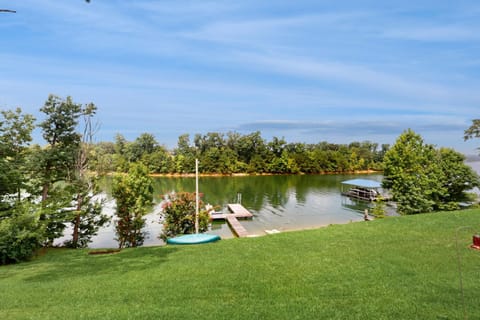 Lake Time Retreat House in Douglas Lake