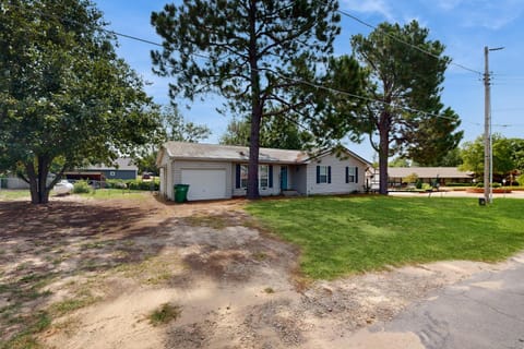 Whispering Pines House in Eufaula