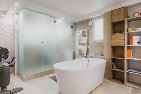 Bathroom, Fitness centre/facilities, Bath