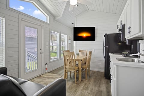 Tiny Home- Walk to the Ocean House in Bolivar Peninsula