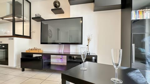 Communal lounge/ TV room, TV and multimedia, Living room