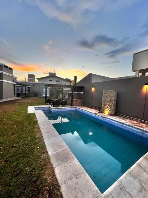 Espectacular casa en Chacras, con piscina y pool House in Luján de Cuyo