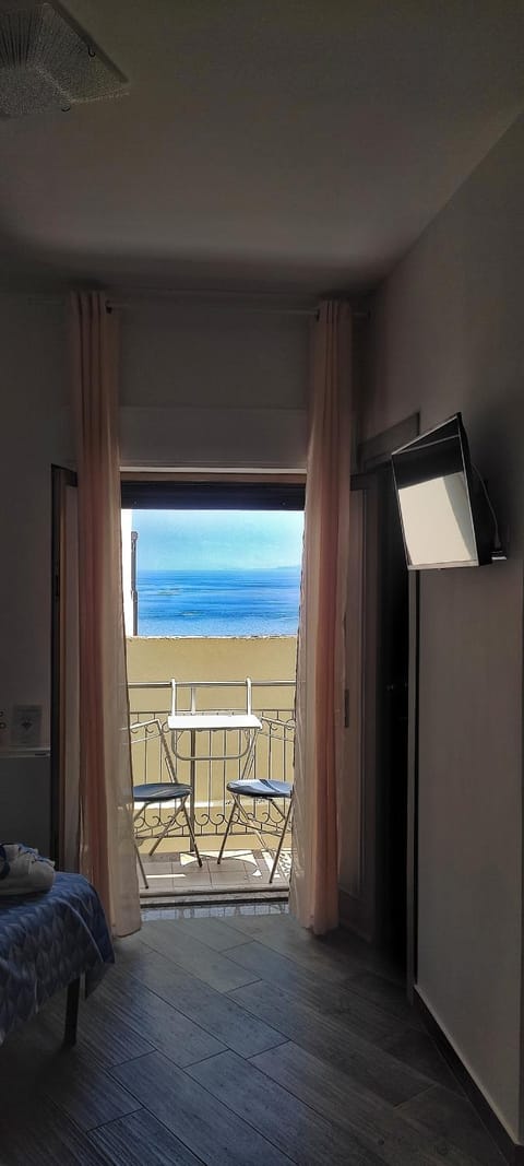 Natural landscape, TV and multimedia, View (from property/room), Balcony/Terrace, Sea view