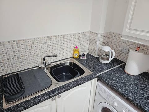 Cosy Court Apartment In Tettenhall Village - Sleeps 4 Apartment in Wolverhampton