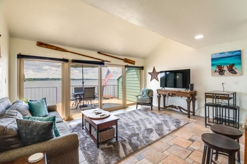 Lake Conroe Condo Balcony, Views and Pool Access! Appartement in Lake Conroe