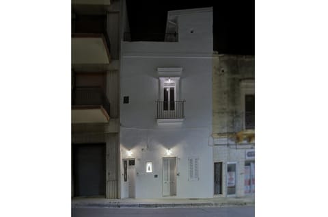 Property building, Facade/entrance, Night