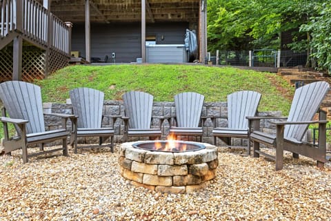 Extensive Views~Games~Hot Tub~Fire Pit~BBQ~Updated House in Union County