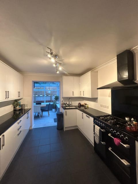 5BED MonthlyOffers Brighton Free Parking HotTub House in Brighton