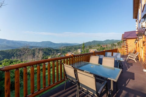 A View To Remember Cabin with beautiful mountain views and a indoor pool House in Gatlinburg