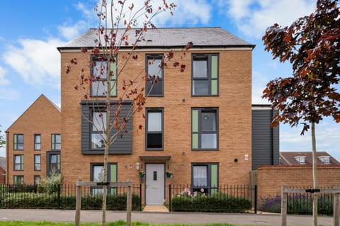 Property building, Quiet street view