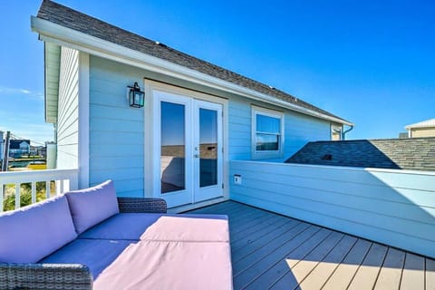 Blue Dawn of Surf City - Hot Tub & Game Room! House in Surf City