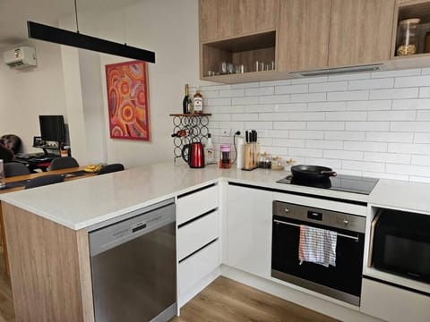 Shopper Haven Modern Townhouse Apartment in Auckland