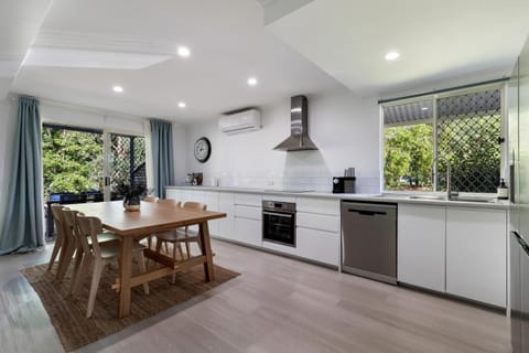 Paradise Palms Noosa's Resort Gem Apartment in Noosaville