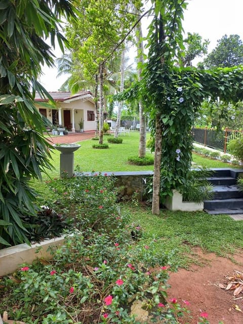 Velapura River Garden Hotel in Wadduwa