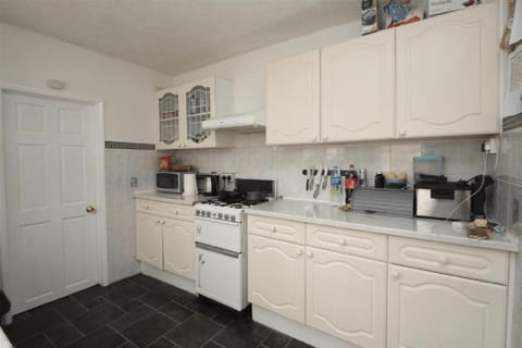 Spacious 3-Bedroom Apartment in Gordon Apartment in Gravesend