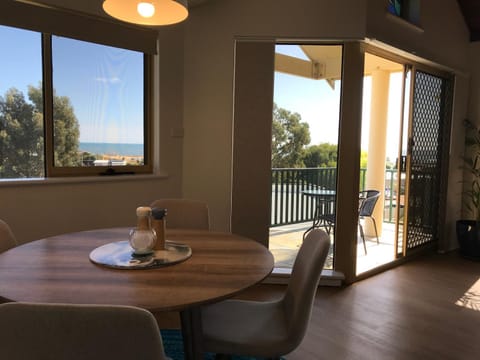 Balcony/Terrace, Dining area