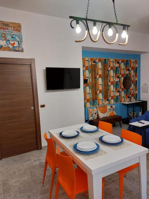 Communal lounge/ TV room, Living room, Dining area, Evening entertainment