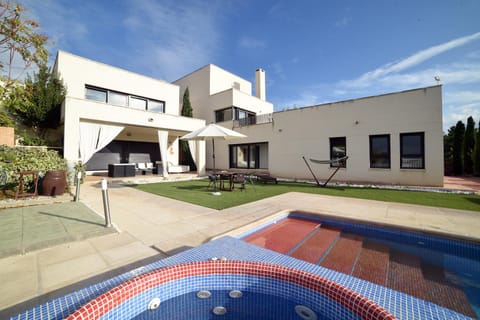 Property building, Pool view, sunbed