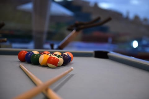 Billiard, Game Room