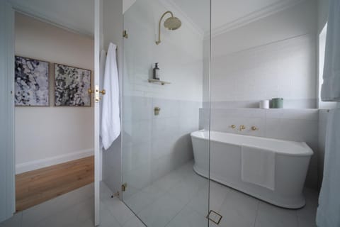 Shower, Bathroom, Photo of the whole room, Bath, towels