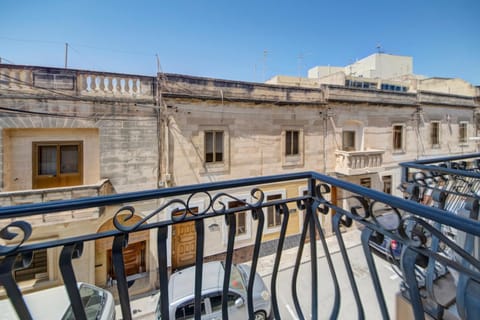 Property building, Day, View (from property/room), Balcony/Terrace, City view, Landmark view