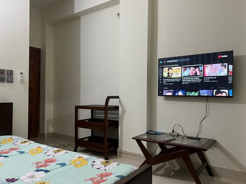 Fully furnished, one bedroom apartment with kitchen, washroom etc Apartment in Dhaka