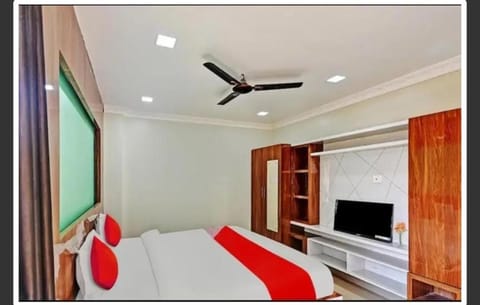 Communal lounge/ TV room, Bed, TV and multimedia, Photo of the whole room, Evening entertainment, Bedroom, air conditioner