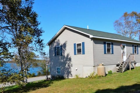 House On Half Moon Cove House in Eastport