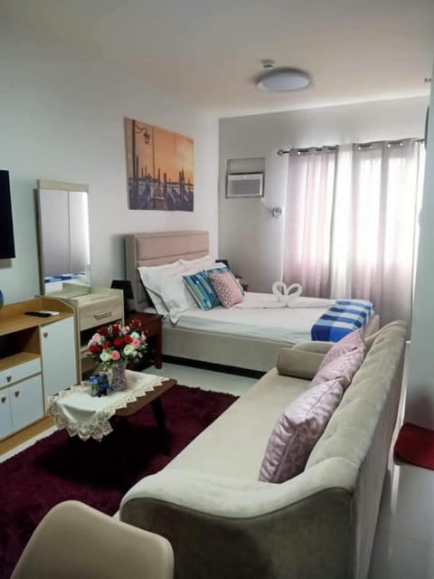 Precious Florannjoe Apartment in Las Pinas