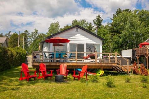 Patio, Day, BBQ facilities, Dining area