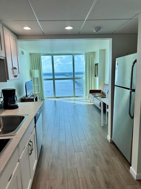 High-rise Waterfront Haven Apartment in Fort Myers